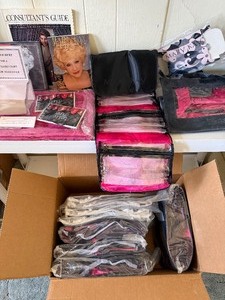 lot 1005 image: Mary Kay Books, Make Up Bags and More