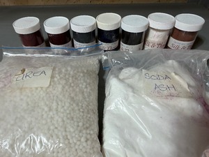 lot 182 image: Wool Dye Kit in Vintage Tin