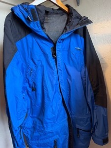 lot 363 image: Ski Jacket, Gloves and Leg Covers
