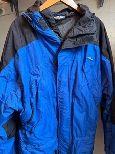 lot 364 image: Ski Jacket, Gloves and Leg Covers