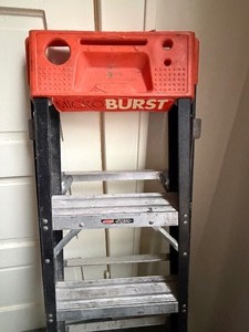 lot 390 image: Burst 4 Stepladder, Type IA 300