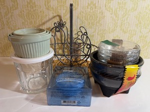 lot 424 image: Chicken Basket, Bowls and More - All New