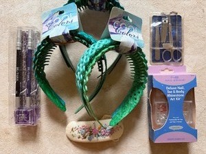 lot 425 image: Eye Make-Up, Headbands, Cloth Barrett, Rhinestone and Manicure Kit