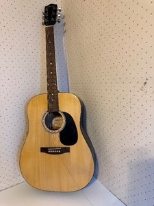 lot 726 image: Johnson Guitar