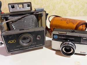 lot 727 image: Vintage Cameras, Polaroid and Kodak