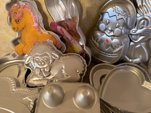 lot 901 image: Cake Pans - Please See Pictures for Variety