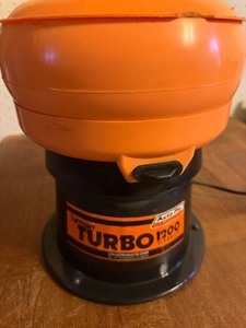 lot 736 image: Lyman Auto-Flo Turbo 1200 Case Tumbler w Grain and Cases