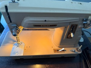 lot 445 image: Singer Sewing Machine in Case