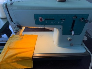 lot 446 image: Singer Zig Zag Sewing Machine, Please Read Description
