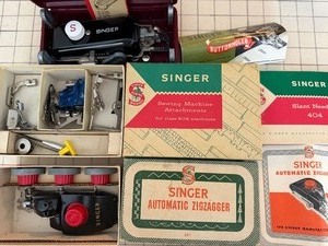 lot 455 image: Singer Sewing Accessories