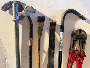 lot 84 image: Misc Tools - Wire Bender, Bolt Cutters and More