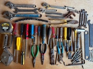 lot 758 image: Misc Tools From Around the Garage