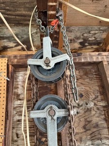 lot 772 image: Chain w Pulley System