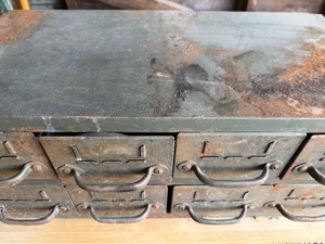 lot 782 image: Metal Drawers w Contents