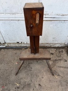 lot 779 image: Vintage Yarn Winder or Spinners Weasel