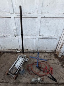 lot 791 image: Heavy Duty Jack and More