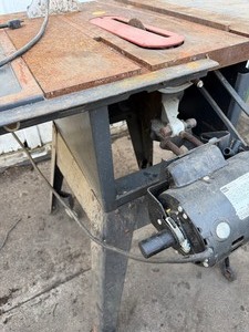 lot 790 image: Craftsman Table Saw, Rusty But Turned Right On