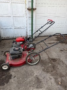 lot 794 image: Murray and Troy-Bilt Mowers