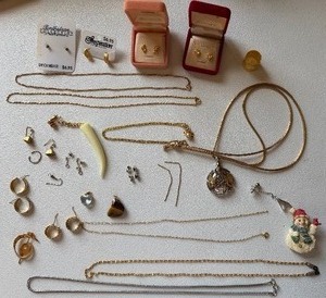 lot 6 image: Jewelry - Earrings, Pendants and MORE