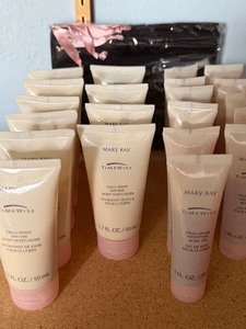 lot 1029 image: Mary Kay Products, Please See Pictures
