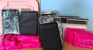 lot 1031 image: Mary Kay Products, Please See Pictures