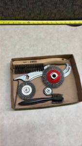 lot 932 image: Wire Wheel Brush Set with Cleaning Tools