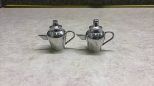 lot 961 image: Art Deco Chrome Salt and Pepper Shakers (SS)