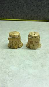 lot 973 image: Tree Stump Salt and Pepper Shakers. (SS)