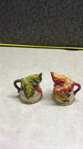lot 975 image: Autumn Leaf Ceramic Salt and Pepper Shakers - Some Chips. (SS)