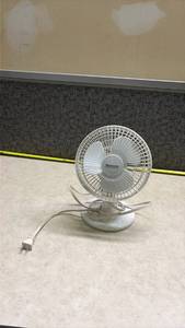 lot 982 image: Massey Small Electric Desk Fan. (Working)