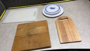 lot 986 image: Cutting Boards Set with Stove Covers