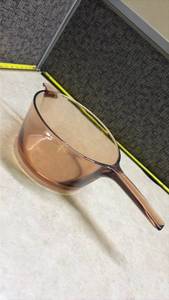lot 992 image: Corning Vision 2.5L Amber Glass Saucepan