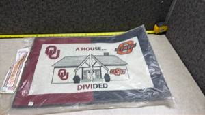 lot 1015 image: OU vs OSU House Divided Rug - 18x27in.