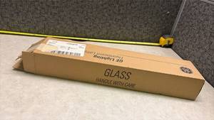 lot 1026 image: GE Cool White Fluorescent Light Tube - 5 lights - (24 inches  2 ft)