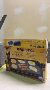 lot 1033 image: Presto Cool Touch Electric Griddle