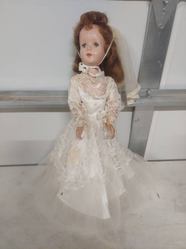 lot 1036 image: 1950s Sweet Sue Bride Doll in Wedding Dress