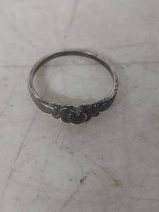 lot 1014 image: Sterling Silver Heart Ring