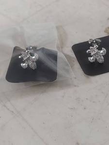 lot 1028 image: Sterling Silver Flower Stud Earrings