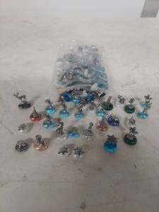 lot 1034 image: Glass Pewter Animal Figurine Collection
