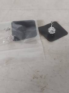 lot 1035 image: Sterling Silver Flower Crystal Stud Earrings