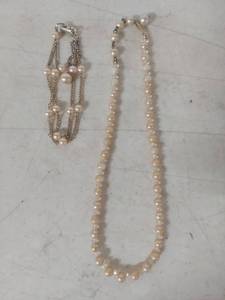 lot 1042 image: Pearl and Crystal Necklace Set with Bracelet