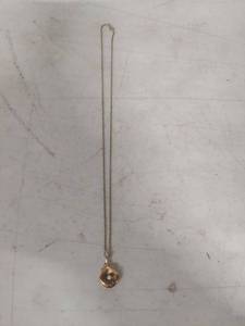 lot 1045 image: Gold Shell Pearl Pendant Necklace