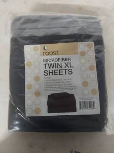 lot 1062 image: Roost Microfiber Twin XL Sheet Set - Black