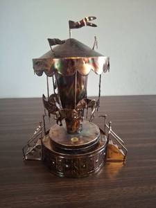 lot 2002 image: Metal Carousel Music Box
