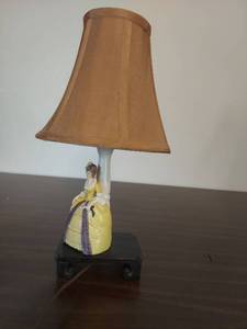 lot 2013 image: Victorian Style Porcelain Figure Table Lamp
