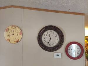 lot 2021 image: Decorative Wall Clock Collection