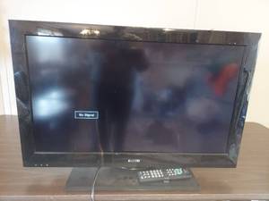 lot 2026 image: Sanyo 32-inch LCD TV with Remote
