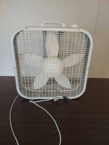 lot 2035 image: White Box Fan