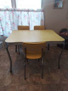 lot 2045 image: 1950s Chrome and Formica Kitchen Table Set with 3 Chairs