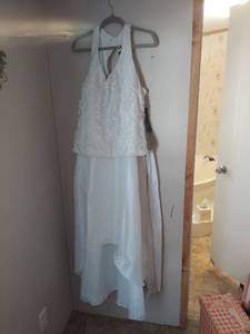 lot 2064 image: White Lace Wedding Dress Size 20W